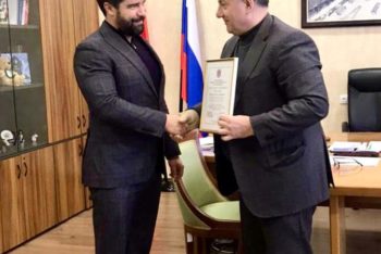 Уполномоченный по защите прав предпринимателей в Санкт-Петербурге Александр Абросимов вручил благодарственное письмо председателю СПб РО «Деловая Россия» Дмитрию Панову