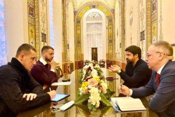 Сегодня в Помпейском коридоре Законодательного Собрания Санкт-Петербурга состоялась встреча, посвященная вопросам развития транспортных услуг в сфере туризма для жителей и гостей Петербурга